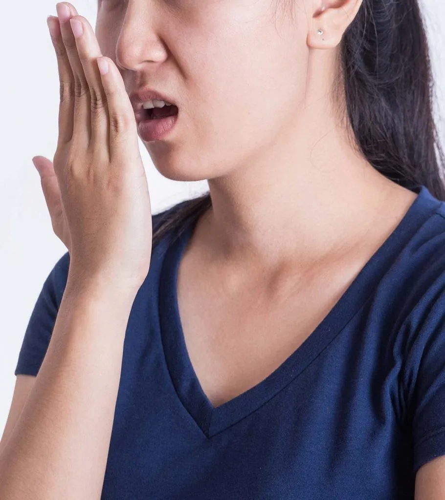 علت بوی بد دهان و روش درمان آن | راهنمای جامع 2026