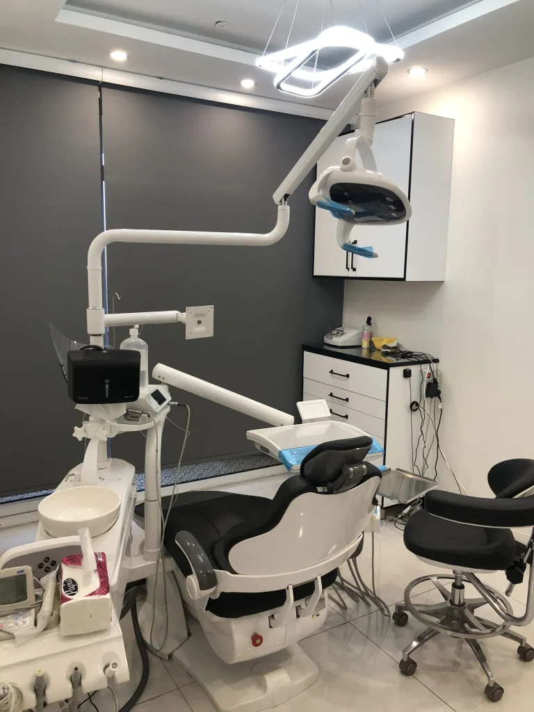 بهترین دندانپزشکی تخصصی در سعادت آباد (لیست و مقایسه 1404)