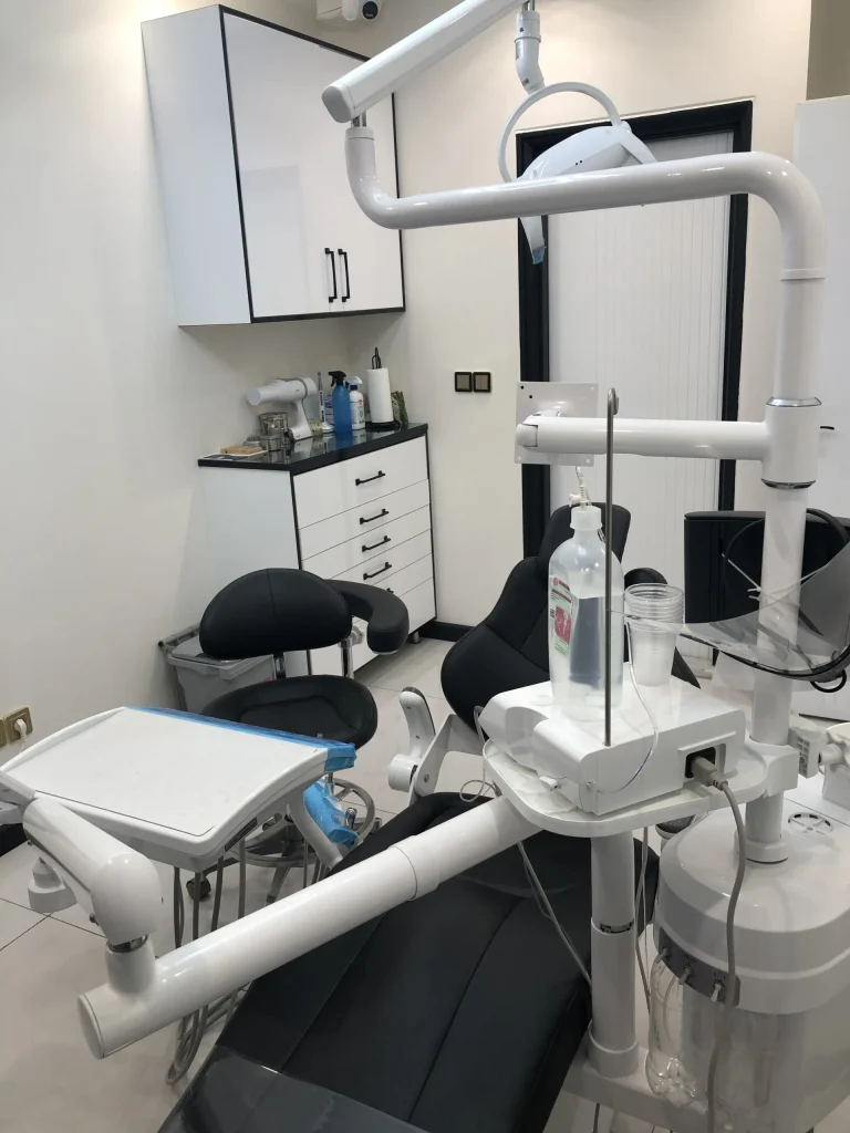 بهترین دندانپزشکی تخصصی در سعادت آباد (لیست و مقایسه 1404)