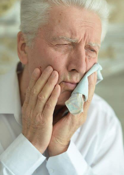 دندانپزشکی برای سالمندان: مراقبت‌های ضروری در سنین بالا